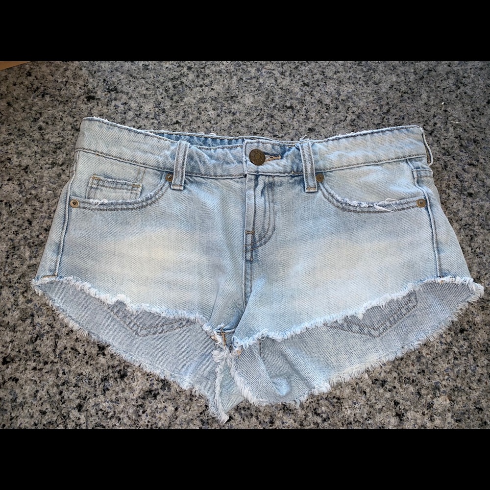 DBG Low rise dolphin jean shorts